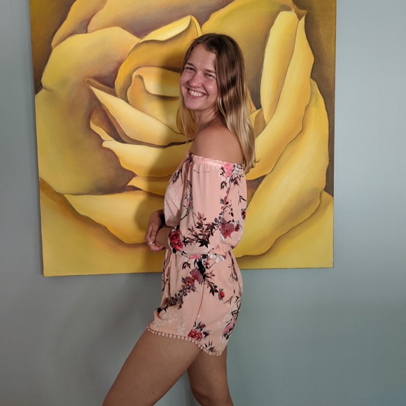 NWOT Off The Shoulder Romper - Picture 2 of 4